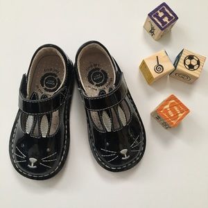 Livie and Luca “molly” Mary Jane toddler sz 6 🐰